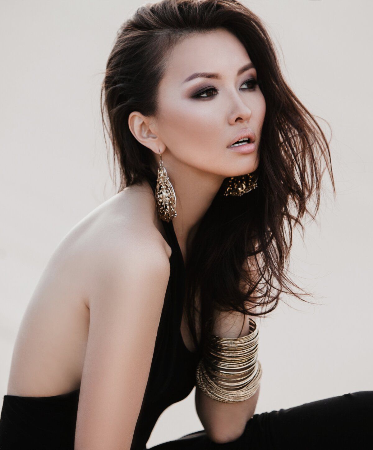 Portrait of a woman with elegant accessories.