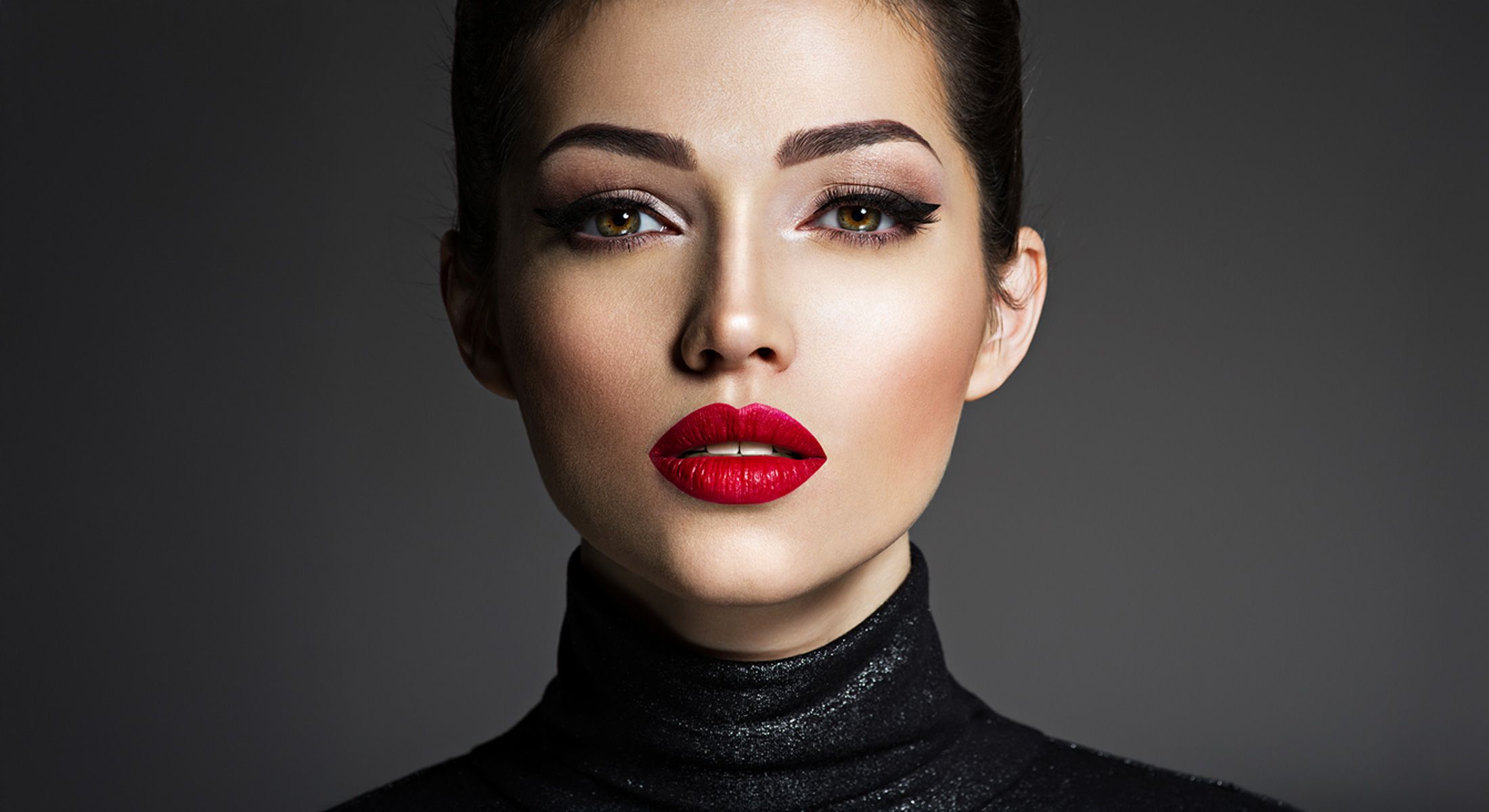 Beautiful young fashion woman with red lipstick