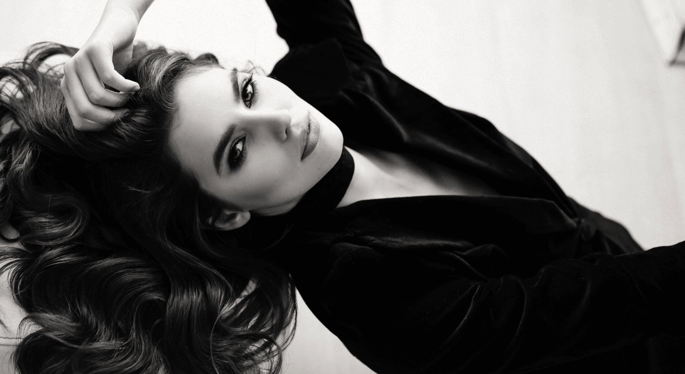 Black and white portrait of a stylish woman.